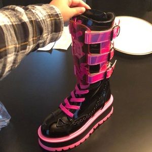 Women’s size 9 Demonia Slacker (neon pink)